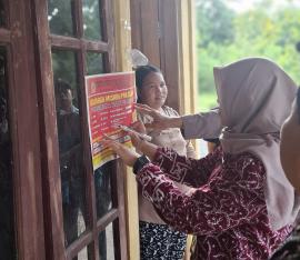 Alasan Dibalik Penempelan Stiker Keluarga Pra Sejahtera